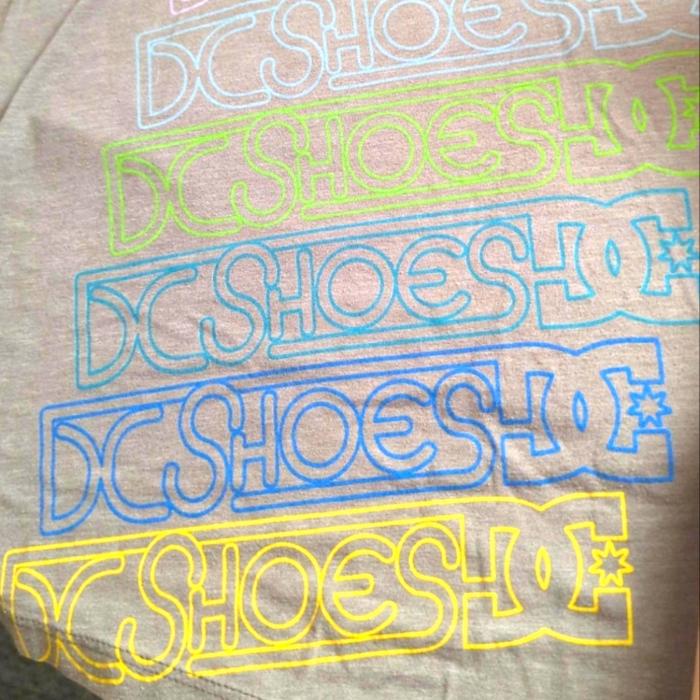 SALE DC size small y2k grey v neck tee great condition didn't fit me